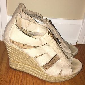 Nude wedges